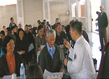 Mestre Peng realizando tratamento de acupuntura no final de semana - SP. Atendeu mais de 100 paciente no dia.